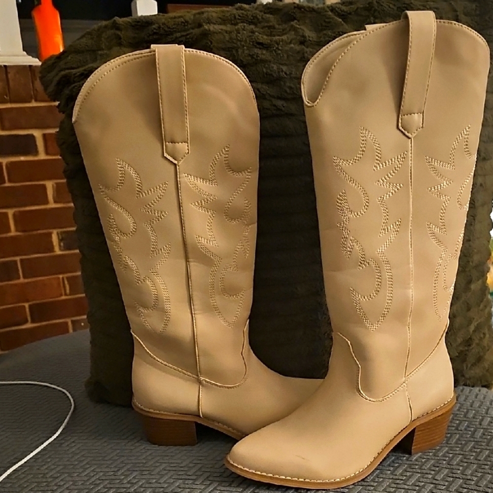 PINK LILY Women's Cream Western Boots - Picture 1 of 6
